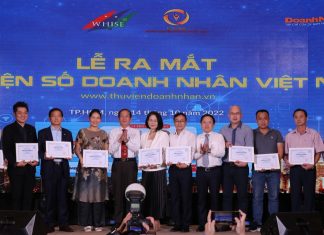 Các doanh nhân đầu tiên nhận Giấy chứng nhận sở hữu tài khoản Thư viện Doanh nhân Việt Nam